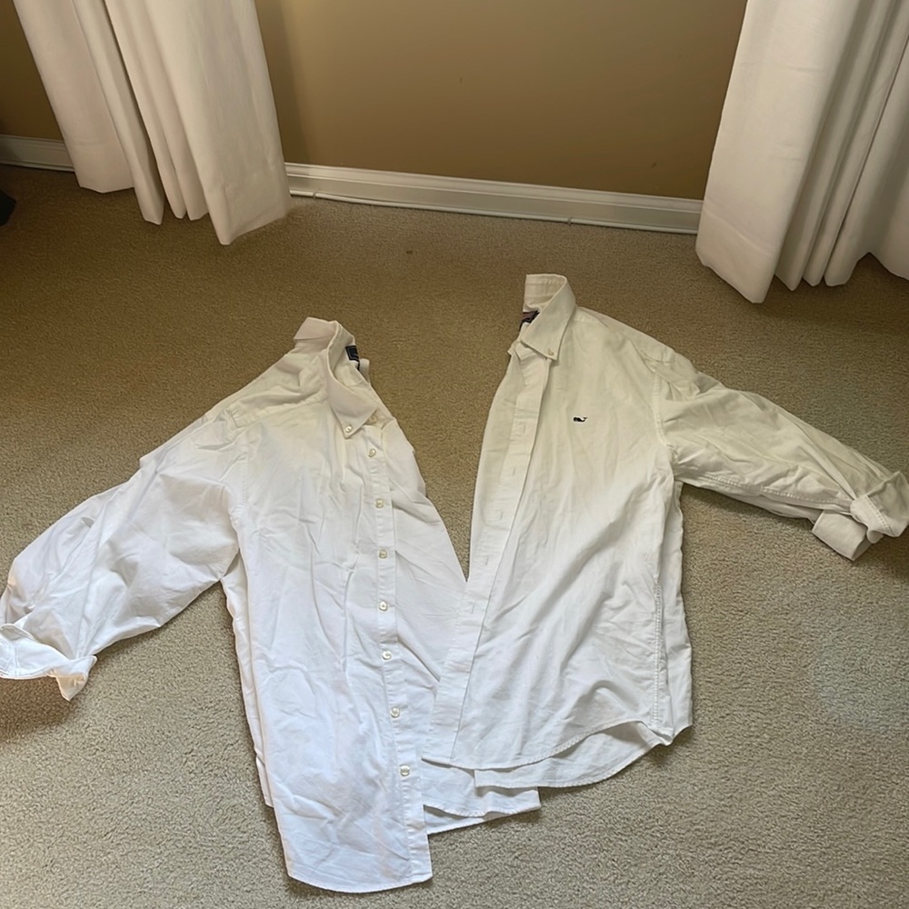 Vineyard vines white whale shirt- size m